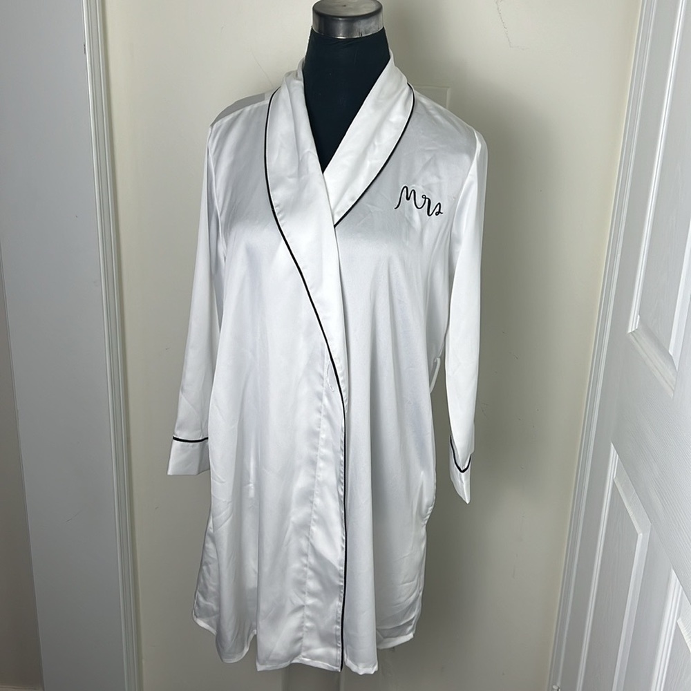 Kate Spade Satin White Signature Mrs Short Robe With Pockets Size Medium